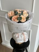 Моно букет из пионовидной розы в персиковом оттенке