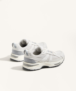 Oysho Универсальные беговые кроссовки из натуральной кожи, серый