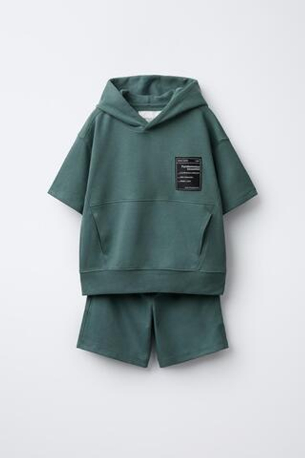 ZARA КОМПЛЕКТ: ТОЛСТОВКА С КАПЮШОНОМ И ШОРТЫ, ЗЕЛЕНЫЙ