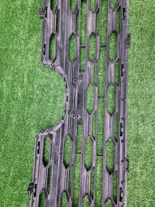 Решетка радиатора Toyota RAV4 5 XA50 (2018-н.в.)