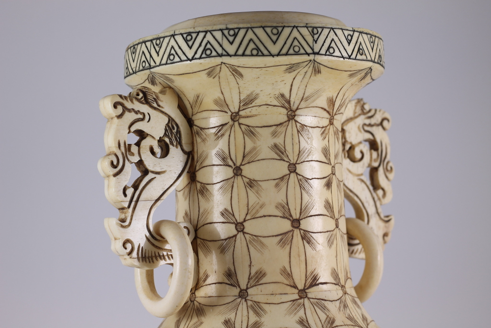 Китайская ваза с драконом Резьба по кости буйвола