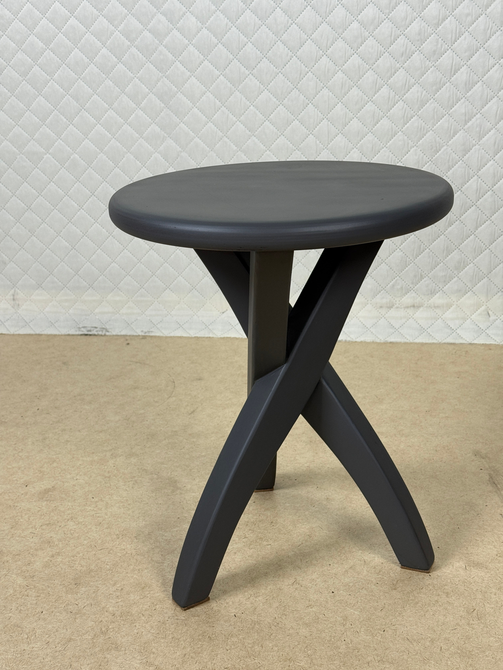 Табурет деревянный