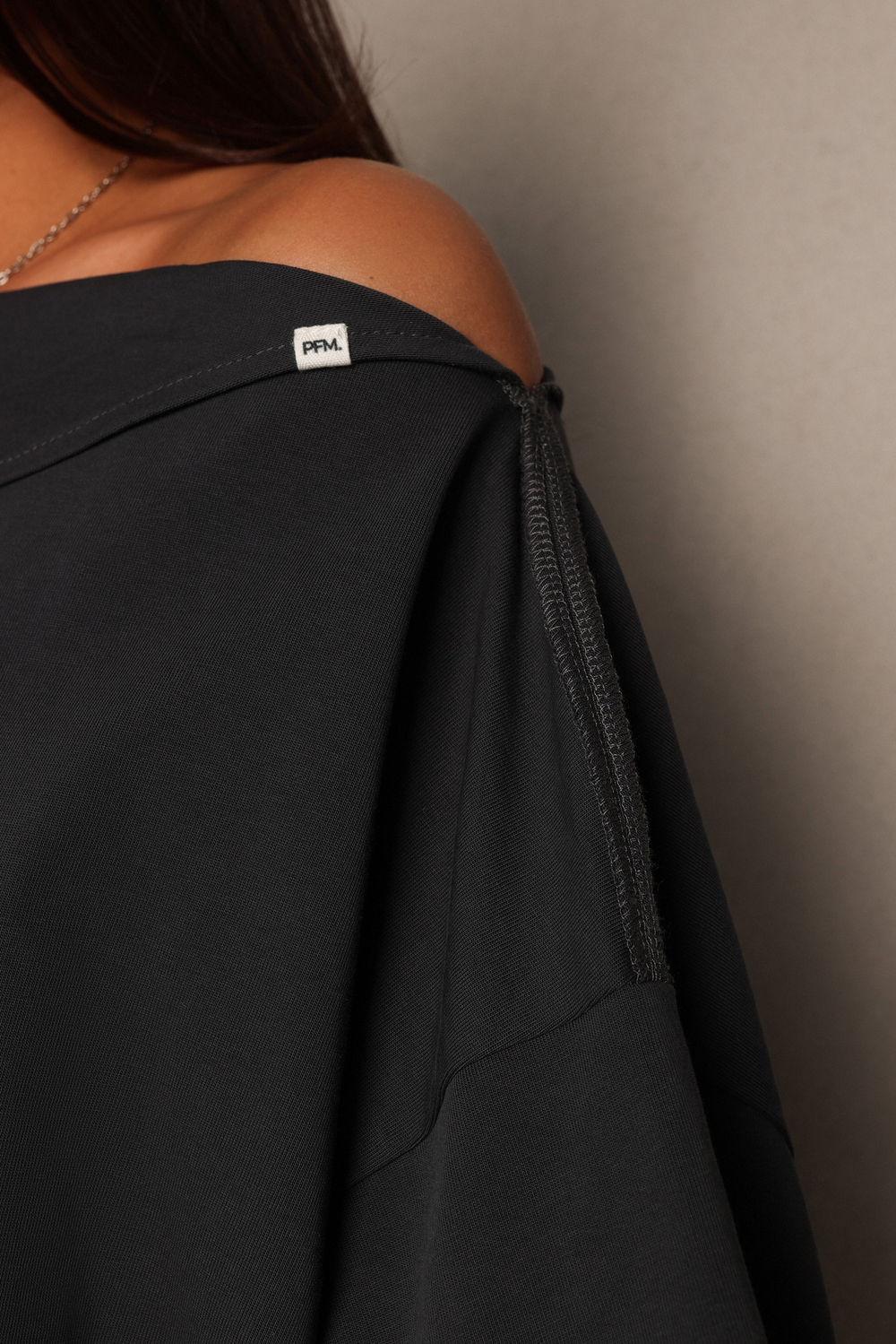 Футболка с отложным уголком