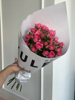 Кулек из кустовых роз