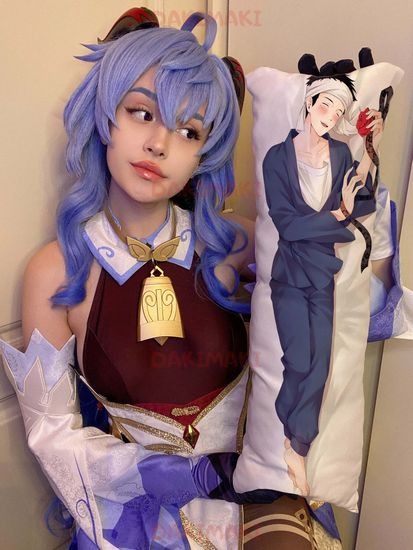 Мини дакимакура Вакана Годжо из Эта фарфоровая кукла влюбилась арт. M0974, 60х20 см