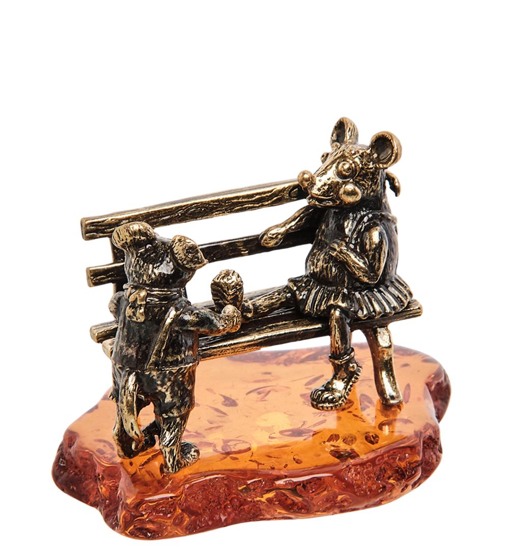 Народные промыслы AM-2051 Фигурка «Мышки на скамейке» (латунь, янтарь)