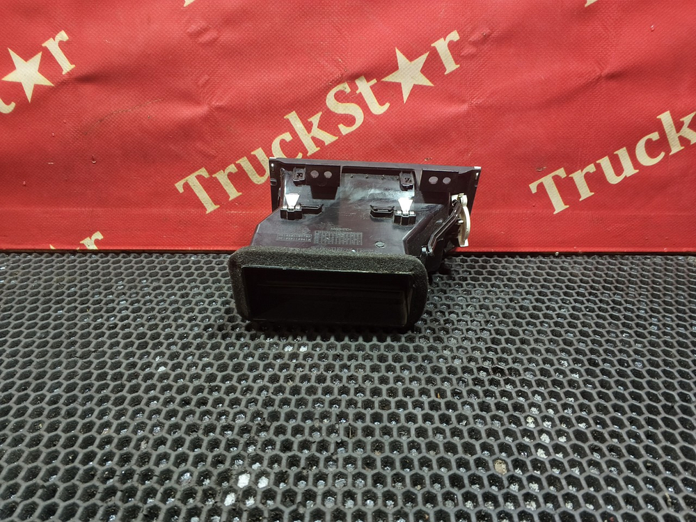 Дефлектор воздуховода правый 2024г