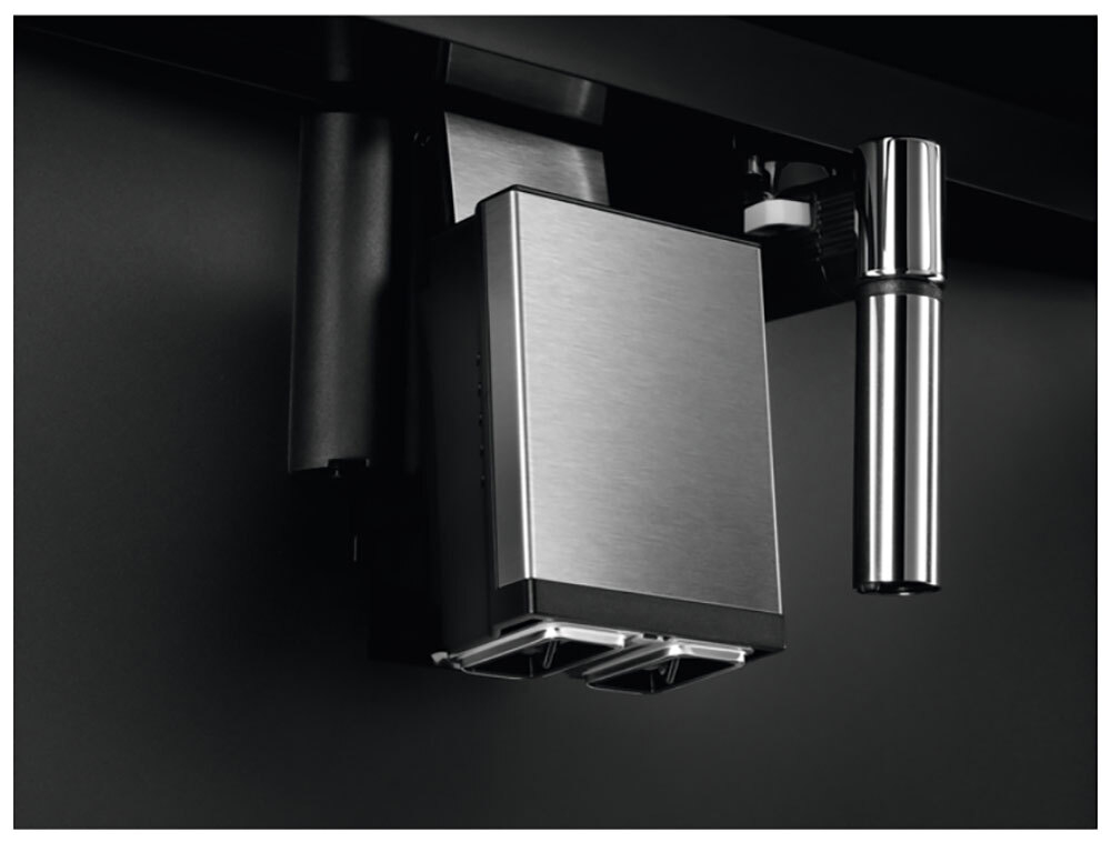 Встраиваемая кофемашина AEG KKK994500M