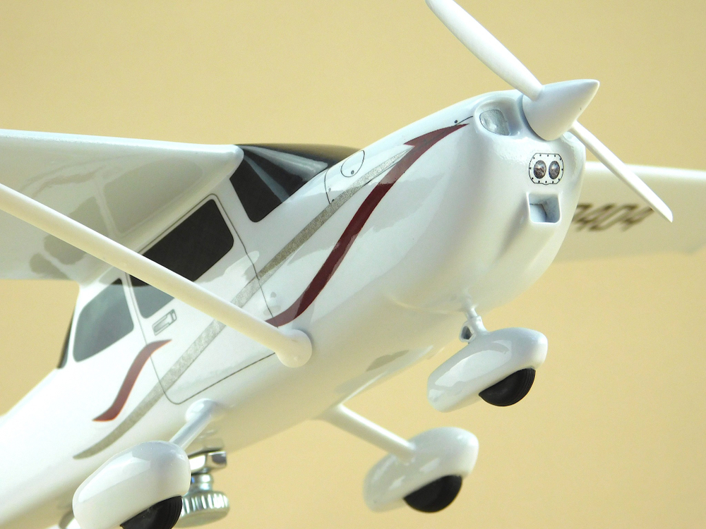 Модель самолета Cessna 172S (М1:32)