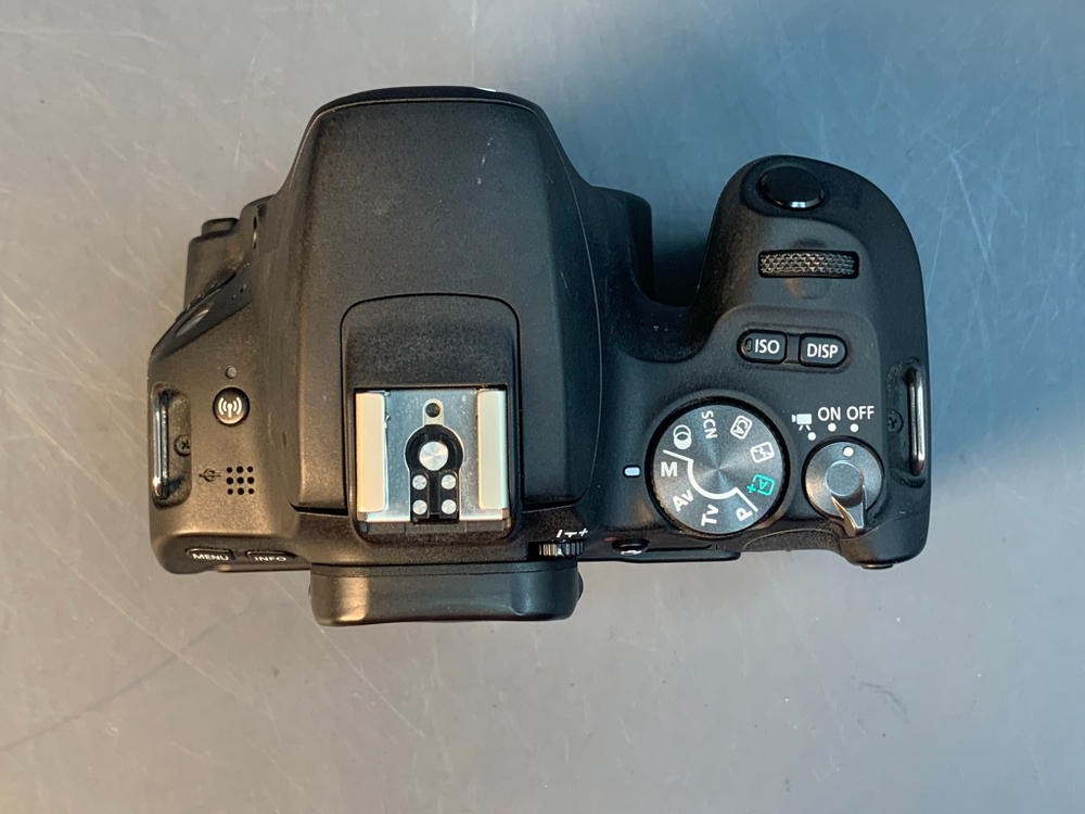 Canon EOS 200D Body 37000 кадров
