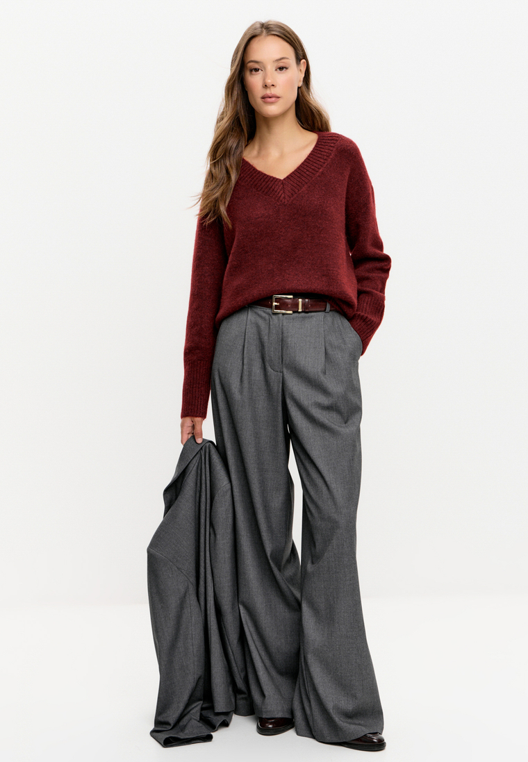 Пуловер с V-образным вырезом