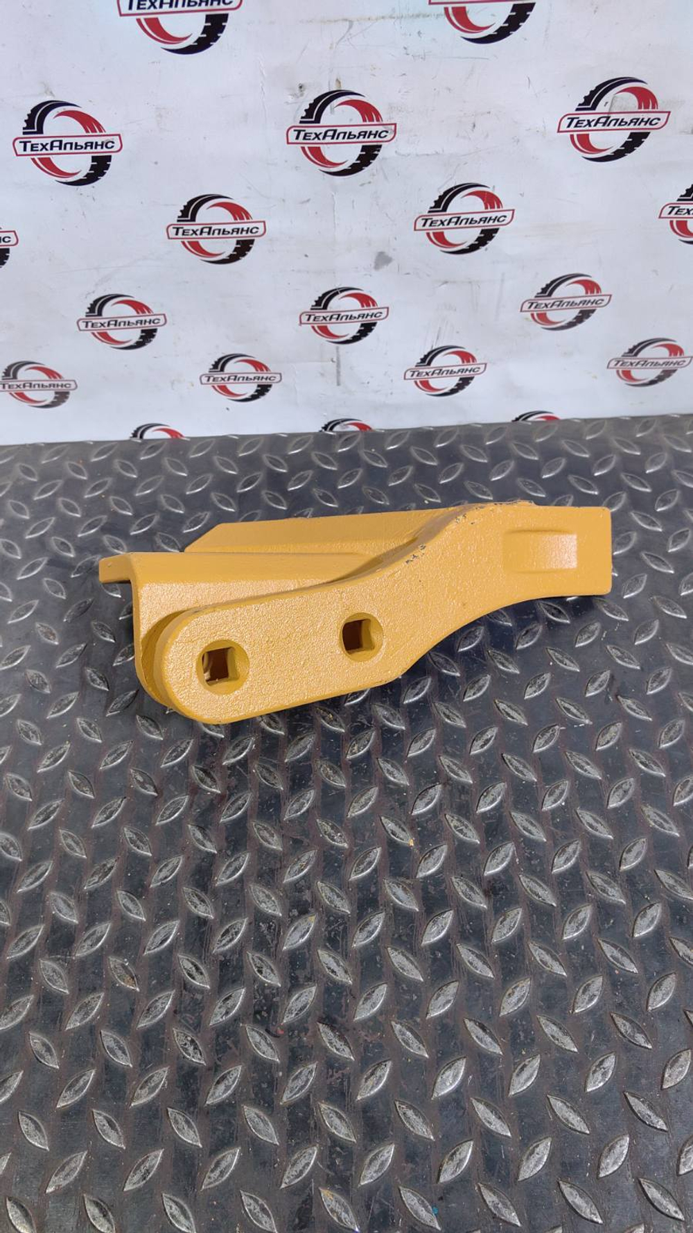 Зуб болтовой C41B45 боковой левый