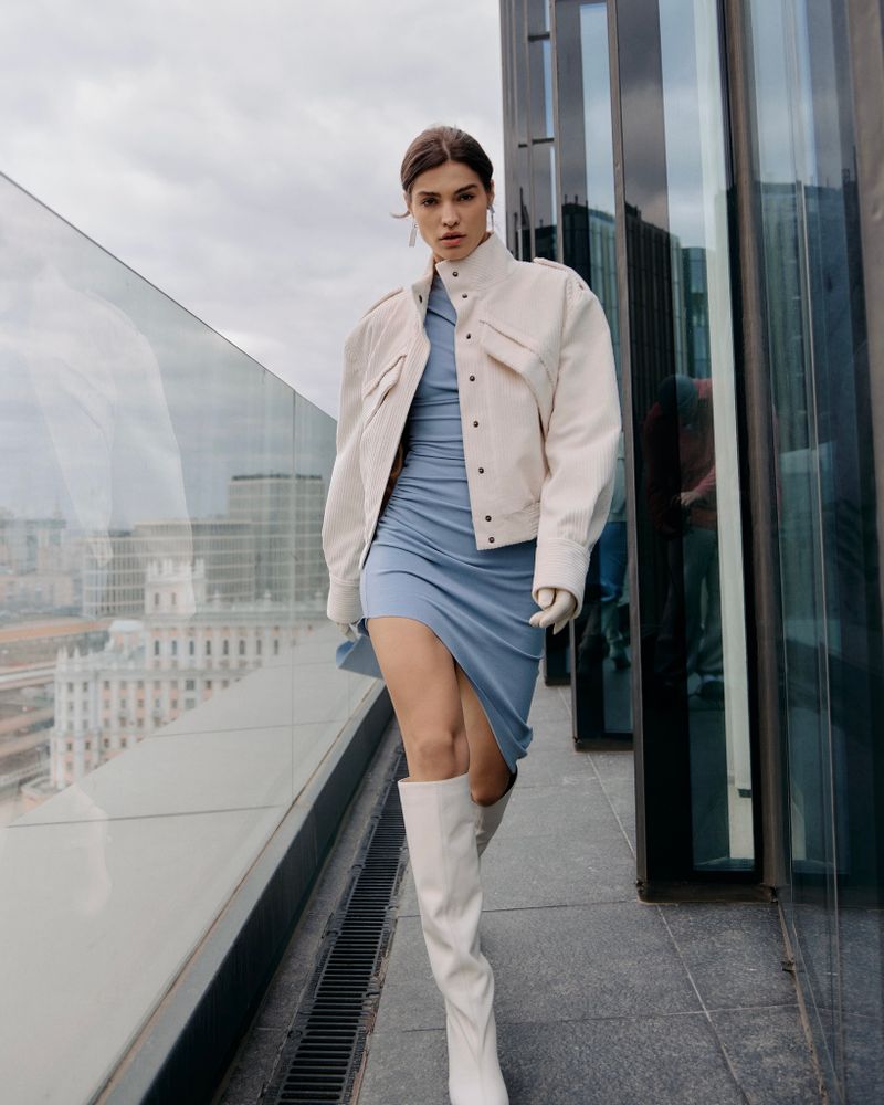 Бомбер из вельвета молочный