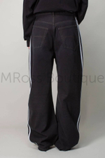 Черные джинсы Balenciaga X Adidas с тремя белыми полосками по бокам