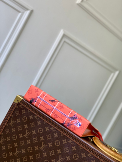 Louis Vuitton Pochette Voyage MM