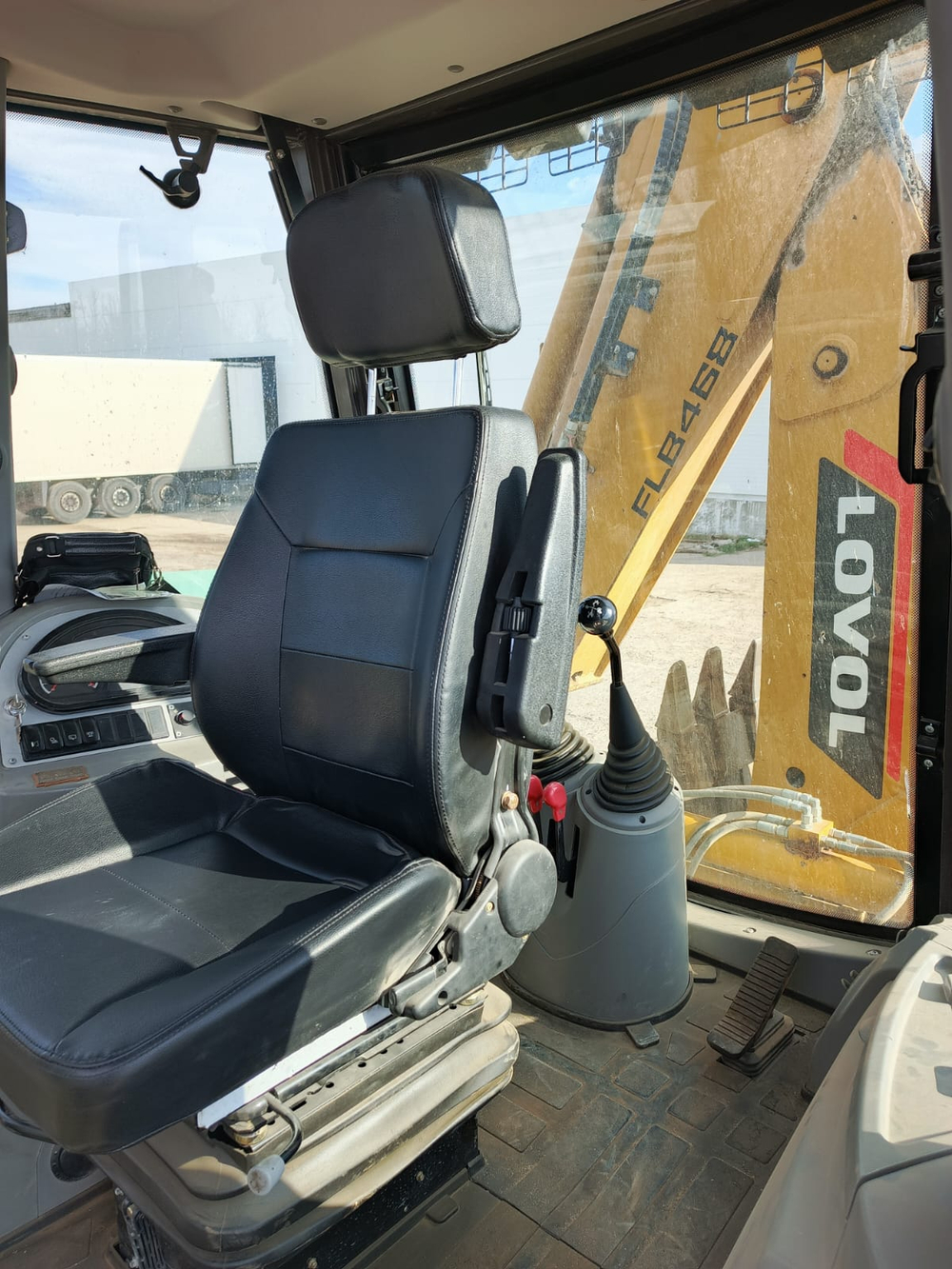 Lovol FLB468 Экскаватор-погрузчик FLB468 (Дизельный, 4,5 л, 101 л.с., АТ)