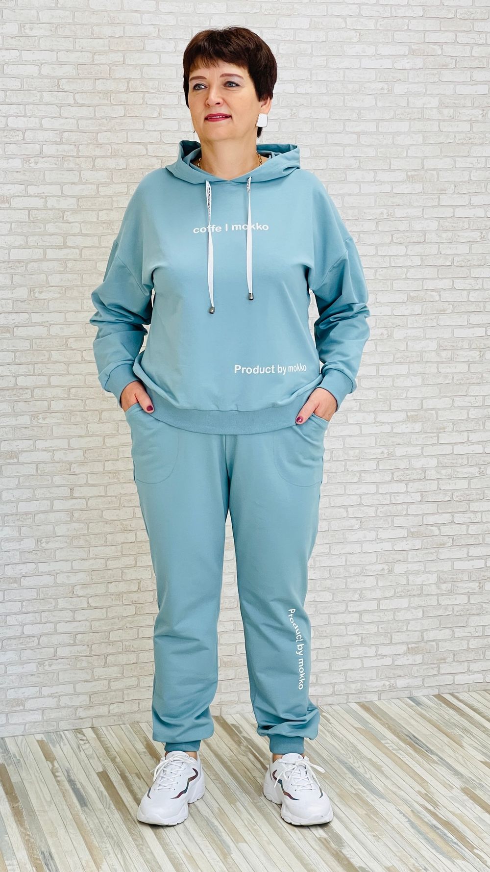 Спортивный костюм с худи и брюками