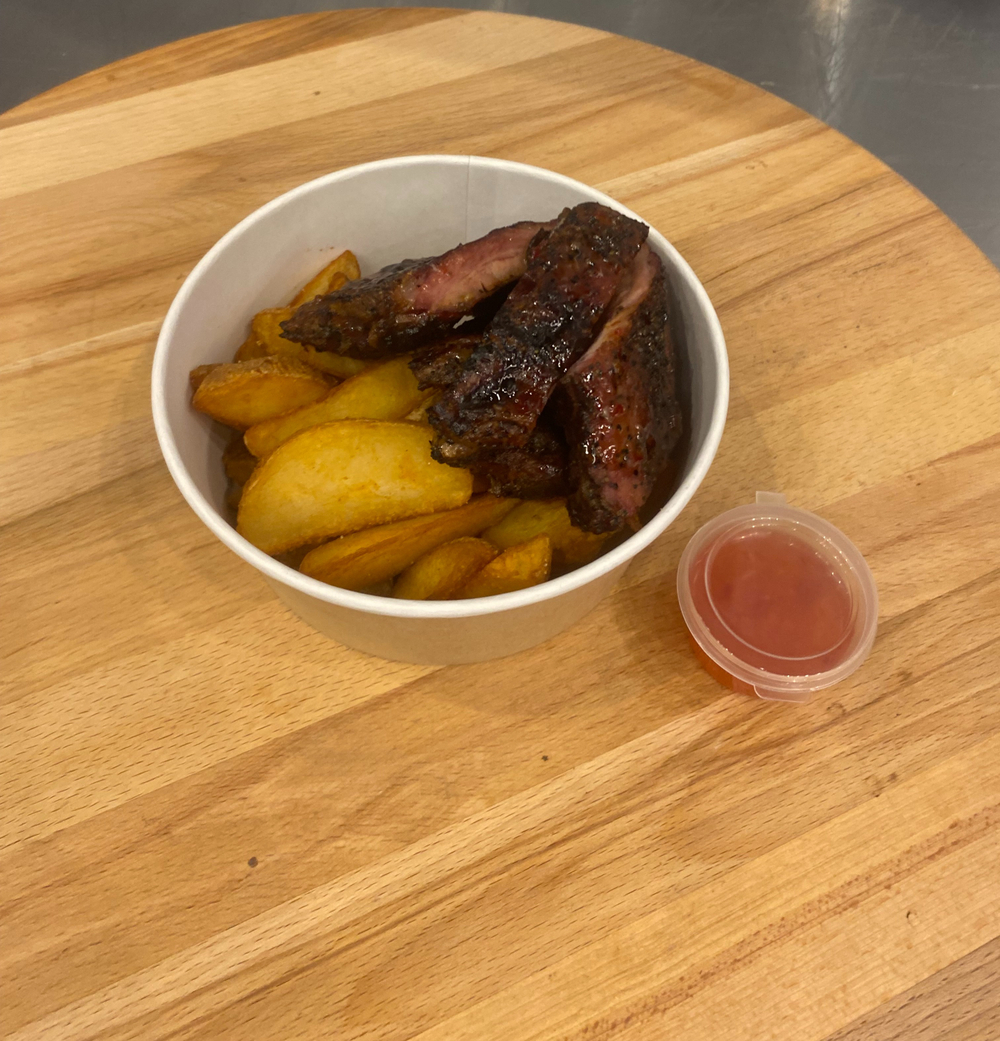 Свиные ребра BBQ 250гр. + соус 30гр. + картофель фри 150гр.