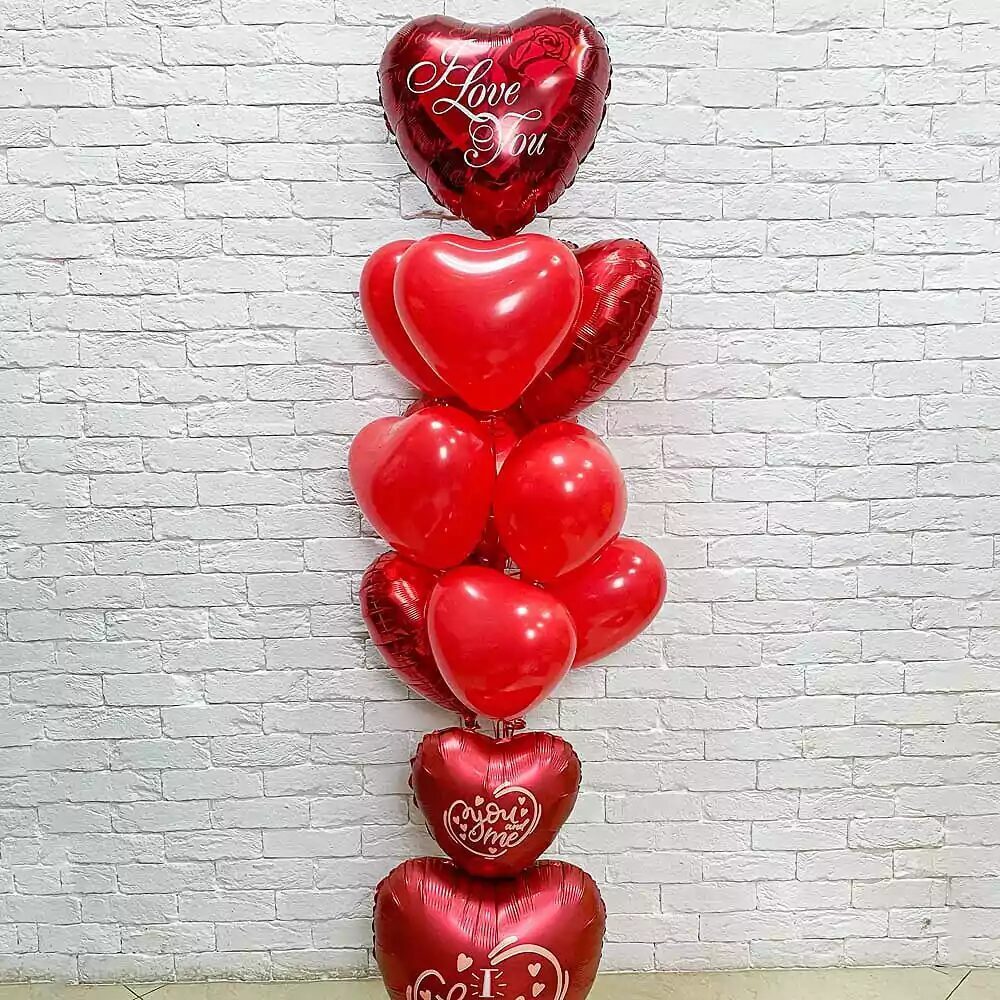 Фонтан из воздушных шаров с красными сердцами_3