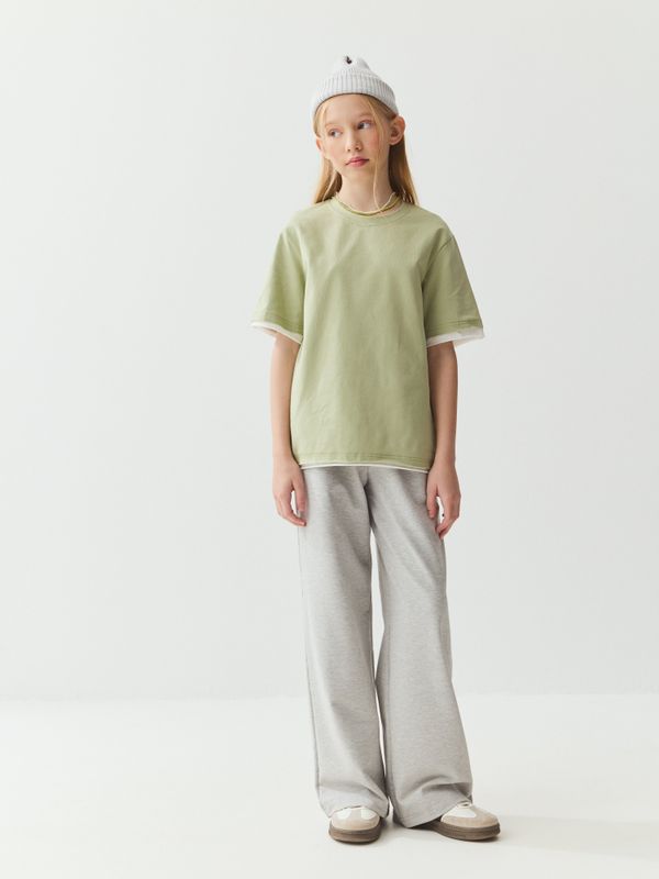 Футболка с контрастной отделкой 