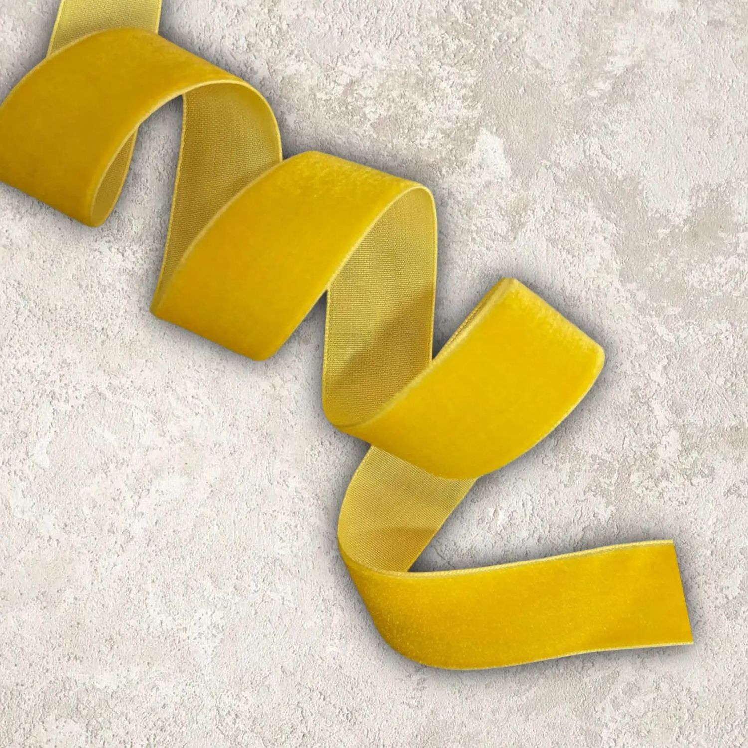 Лента бархатная 2,5 см темно-желтый №20 (1метр)