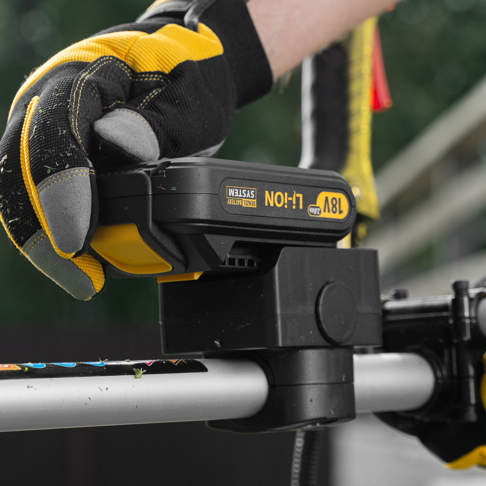 Триммер бензиновый DT-43E, 43 см3, неразъемная штанга, электростартер, состоит из 2 частей Denzel