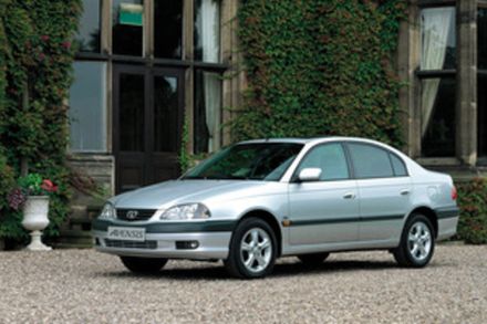 Багажники на Toyota Avensis