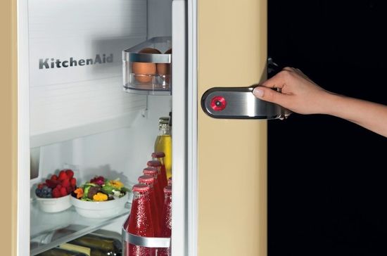 Холодильник KitchenAid KCFMA 60150R