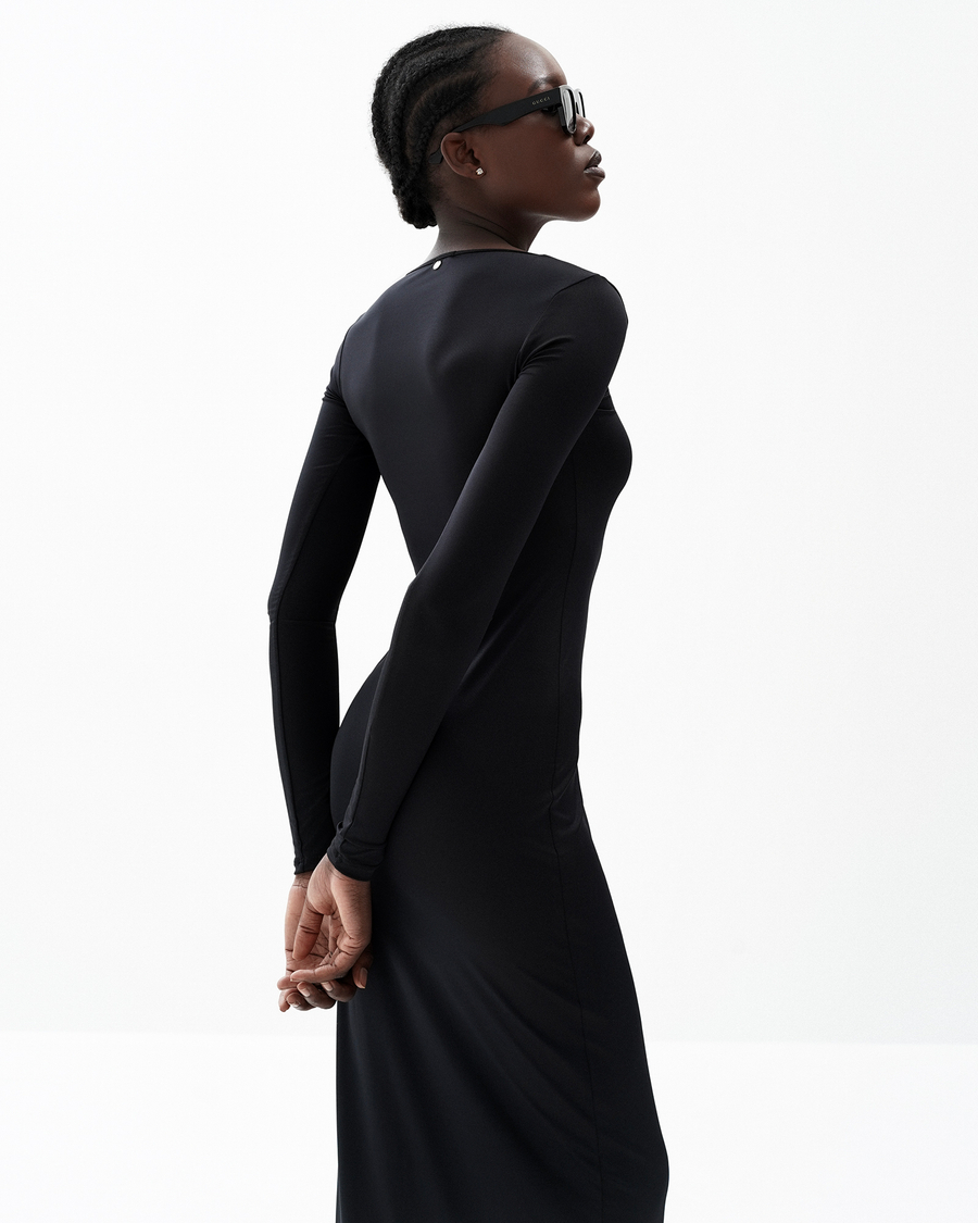 №032 Платье макси с глубоким вырезом (черный)