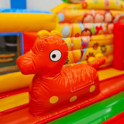 Коммерческий надувной батут «Сафари-экскурсия 2», с горкой 5*4*2,8 м