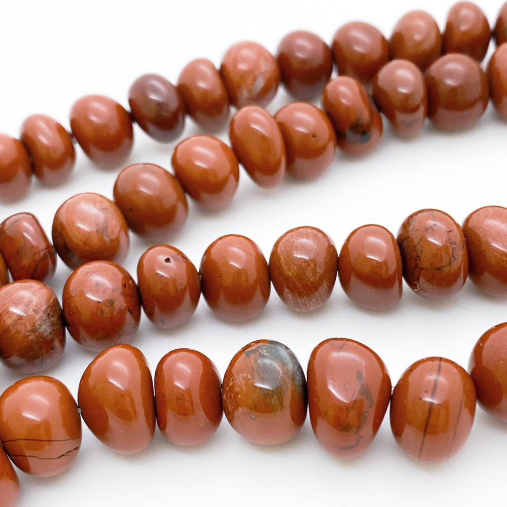 Яшма красная фриформ, размер около 7*9 мм, цена за отрезок 19 см (1/2 нити)