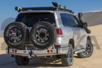 Задний силовой бампер ARB для Toyota Land Cruiser 200 (2015-2023) с возможностью установки калиток (кроме версий GX Barn Door Model с распашными задними дверьми).