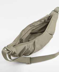 OYSHO Стеганая мини-сумка с плечевым ремнем, хаки