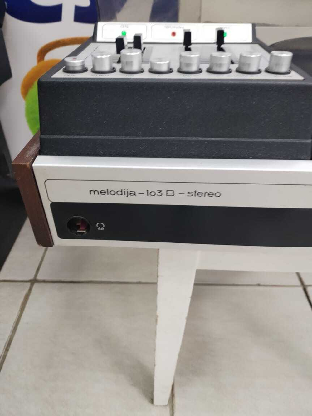 Электрофон сетевой транзисторный "Мелодия-103-в-стерео"