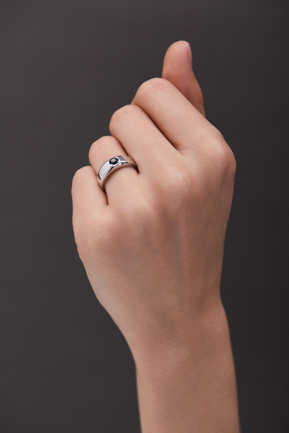 Кольцо Crystal Round с черной шпинелью