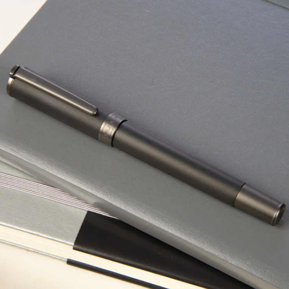 Перьевая ручка Aurora TU Resin Black, перо - F, в подарочной коробке