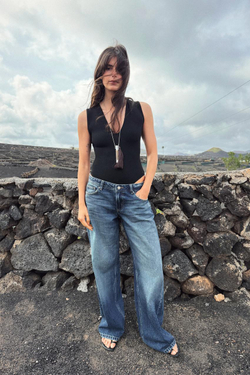 ZARA БОДИ ПРИТАЛЕННОЕ С V-ОБРАЗНЫМ ВЫРЕЗОМ, ЧЕРНЫЙ