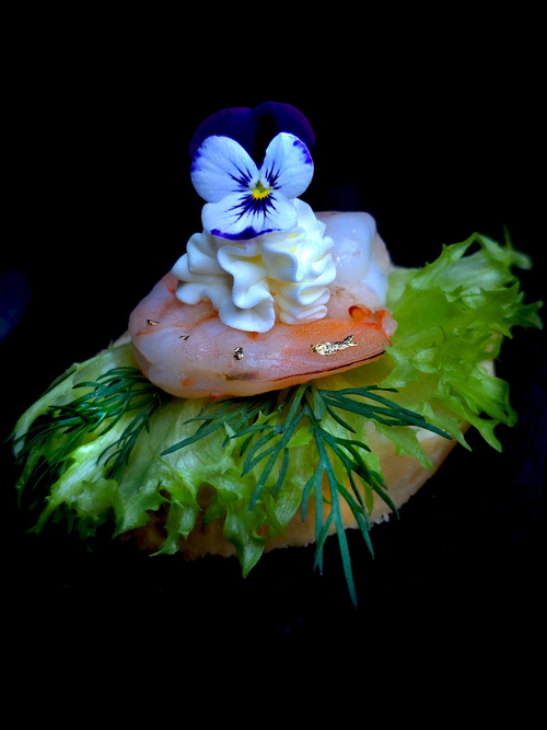 Брускетт с тигровой креветкой и сливочным сыром