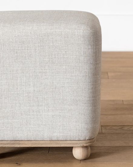 Бежевый пуф “Ари”