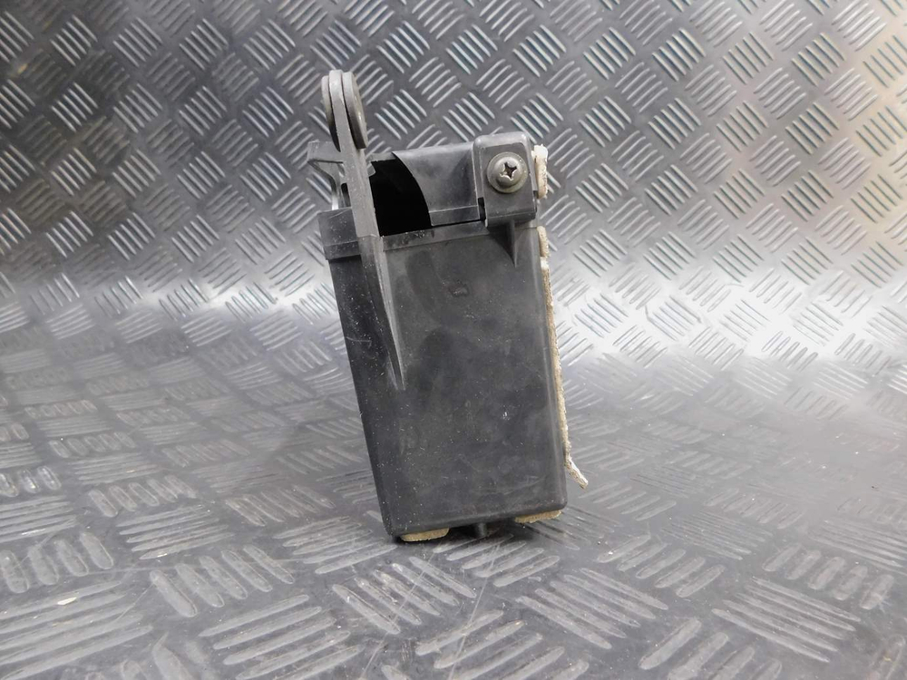 Пластик АКБ Yamaha TDM850 RN03J 2001