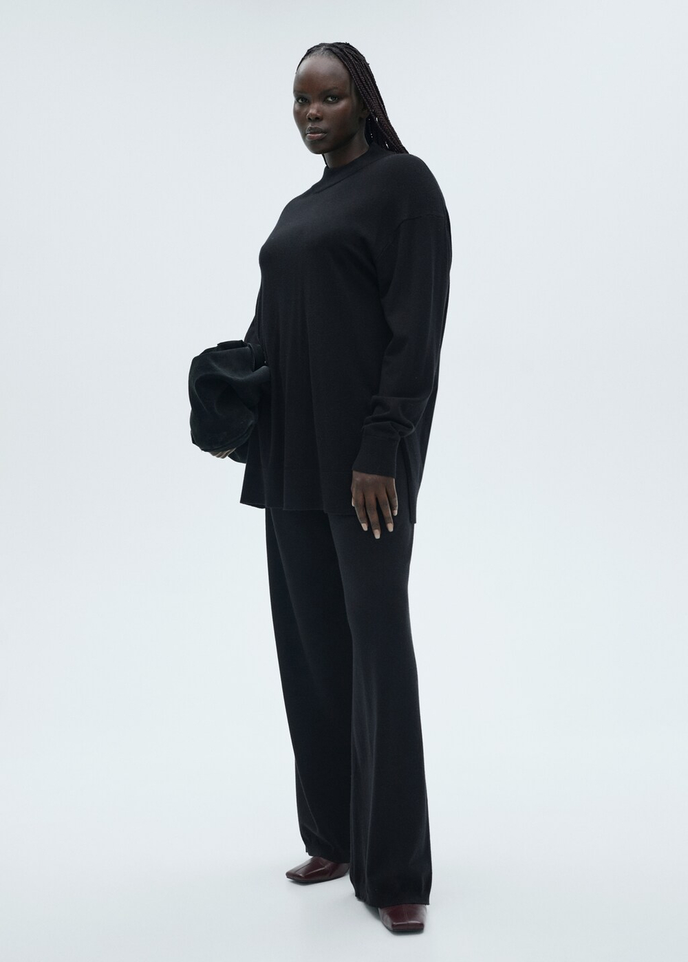 Брюки из тонкого трикотажа с широкими штанинами