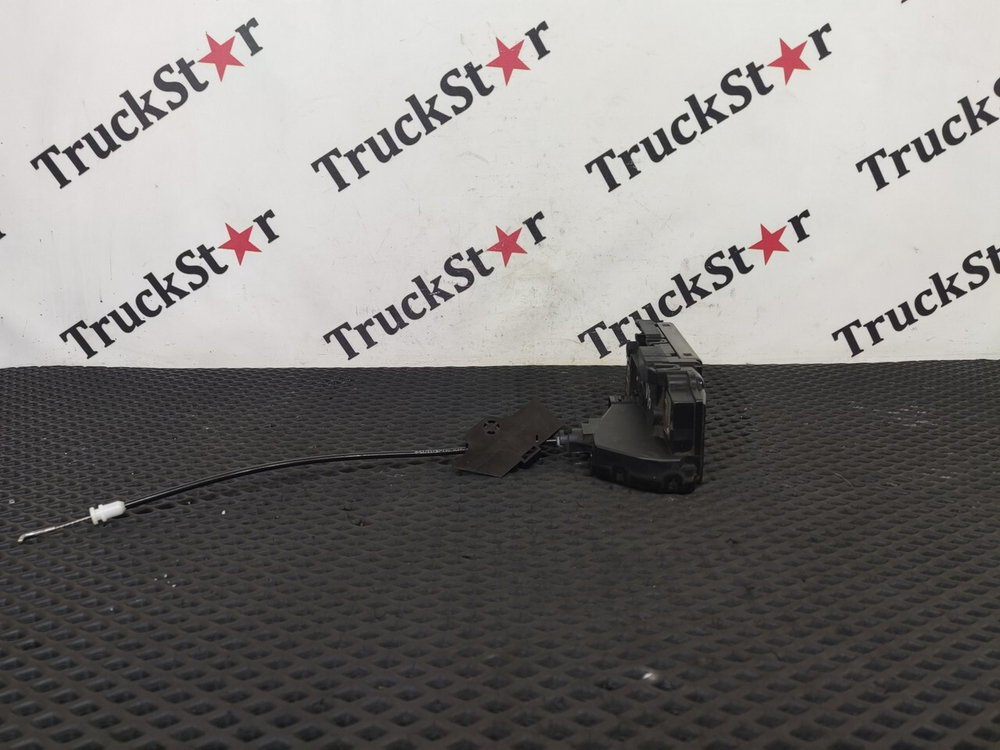 Замок двери правой