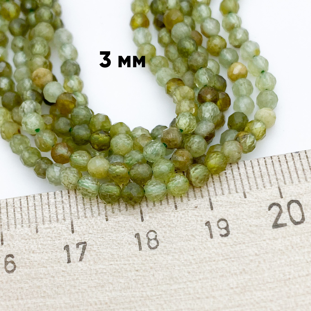 Гранат зеленый граненый бусины, размер около 3,2-3,4 мм, цена за отрезок 19 см (1/2 нити)