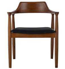 Стул The Round, орех с черным сиденьем