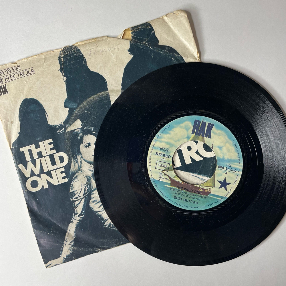 Винтажная виниловая пластинка 7 дюймов (маленькая пластинка) Suzi Quatro The Wild One (Германия 1974)
