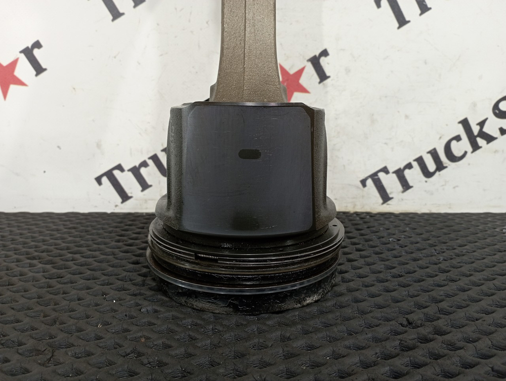 Поршень с шатуном