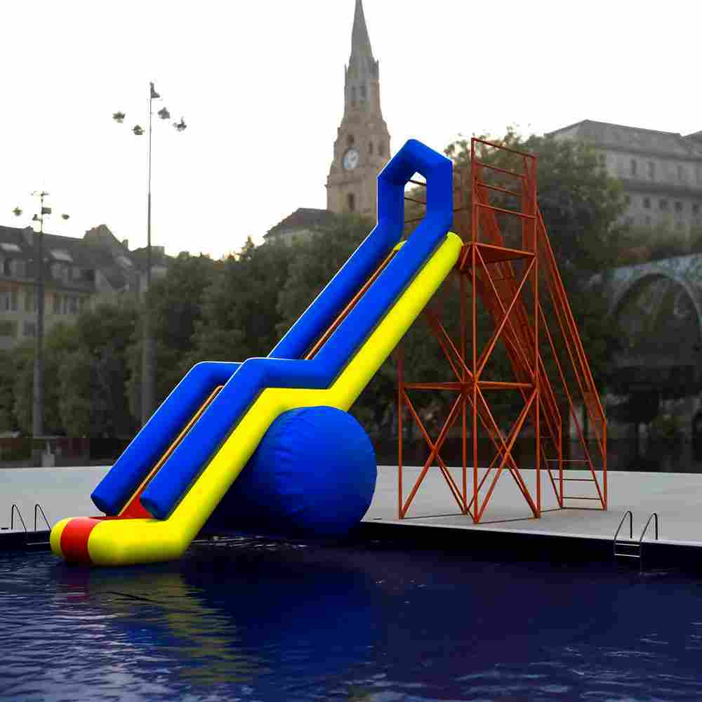 Надувная водная горка для вышки (опоры) «Стрела» с одной ступенью, 12*2,5*5 м.