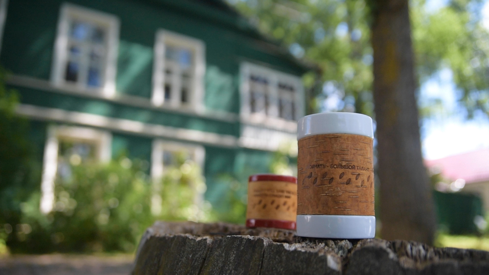 Кружка большая фарфоровая без ручки c берестой и с цитатами Достоевского. Dostoevsky forever.