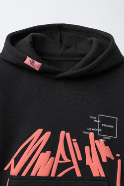 ZARA ХУДИ С ПРИНТОМ «ГРАФФИТИ», ТЕМНЫЙ АНТРАЦИТ