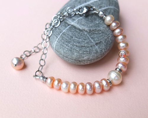 Браслет из розового жемчуга с цепочкой